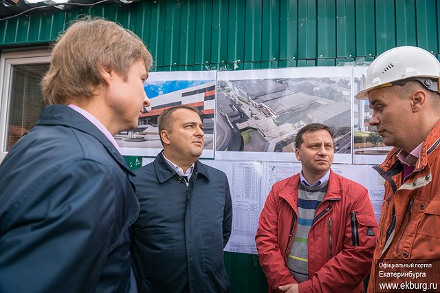 На стадионе «Юность» начался монтаж металлоконструкций ледовой арены «Неоплан»