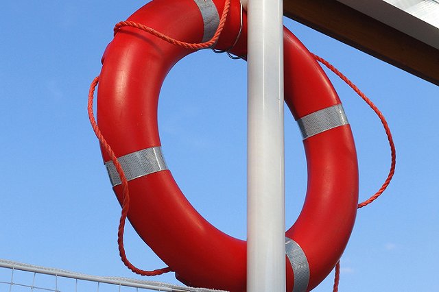 Не купайтесь пьяными и без жилетов: в МЧС дали советы, как не утонуть этим летом