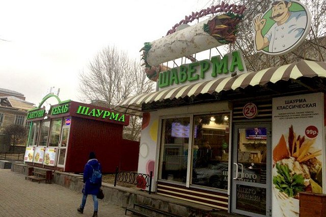 Круглосуточная трансляция из ларька с шаурмой загипнотизировала соцсети