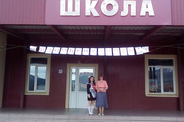 Единственная в свердловском поселке выпускница 11 класса идет на медаль