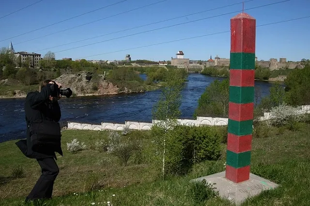 Правительство отреагировало на налог на выезд из России