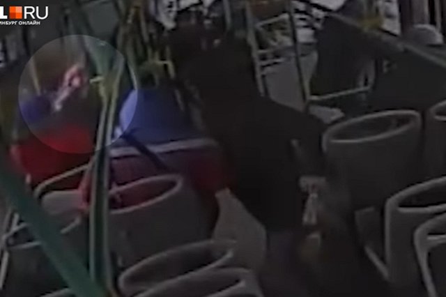 В Екатеринбурге водитель автобуса «Гортранса» умер после аварии с маршруткой