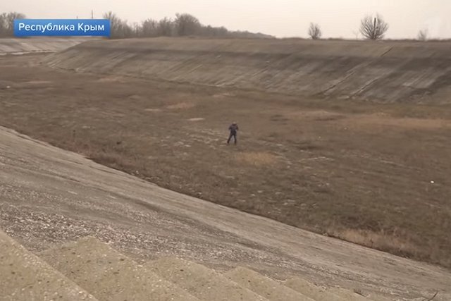 Российские военные уничтожили дамбу, перекрывавшую подачу воды в Крым
