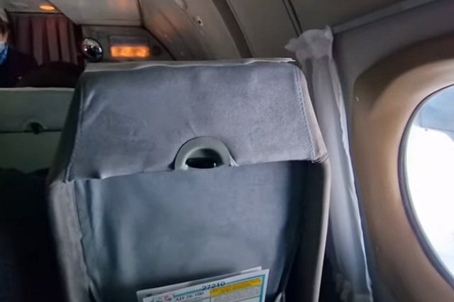 У Ан-26, летевшего в Магадан, открылась дверь во время полета