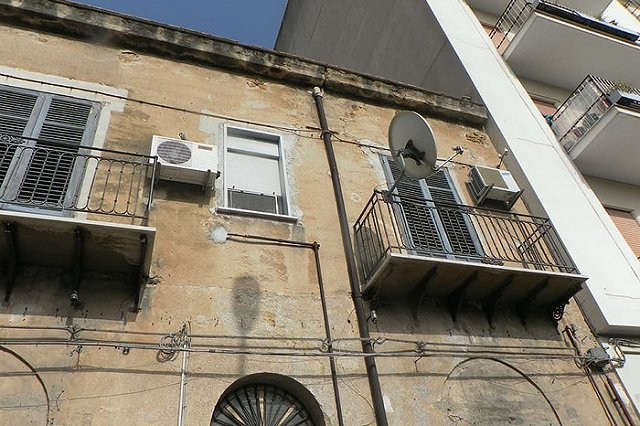 В Екатеринбурге жители просят освободить их дома от гнета УК одиозного бизнесмена