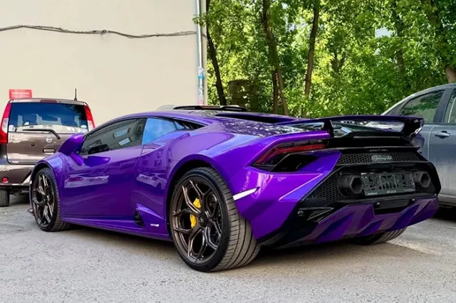 До 100 км/ч за 3 секунды: в Екатеринбурге заметили элитную Lamborghini — фото