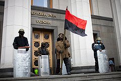 Киев прекратит все платежи, кроме зарплат