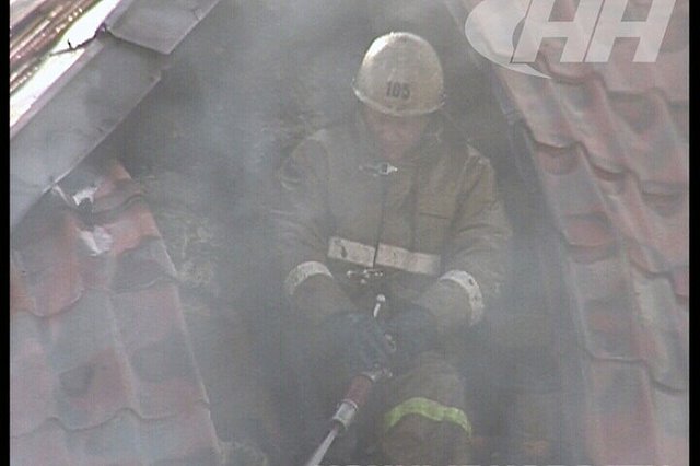 Владелец сгоревшей дачи винит в пожаре обрыв ЛЭП над его садом