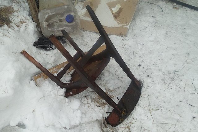 Пожарные на Уралмаше обнаружили в горящем сарае труп в петле