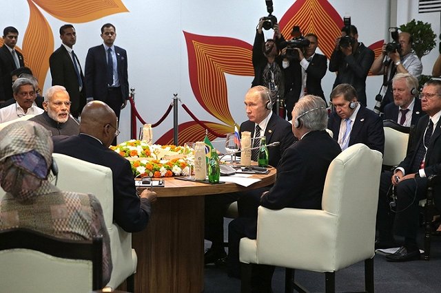 Прокурор назвал Гоа местом требования Улюкаевым взятки у Сечина