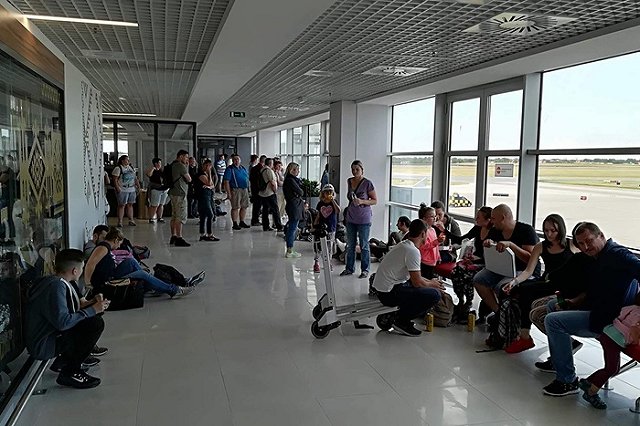 Росавиация ограничила срок действия сертификата Azur Air