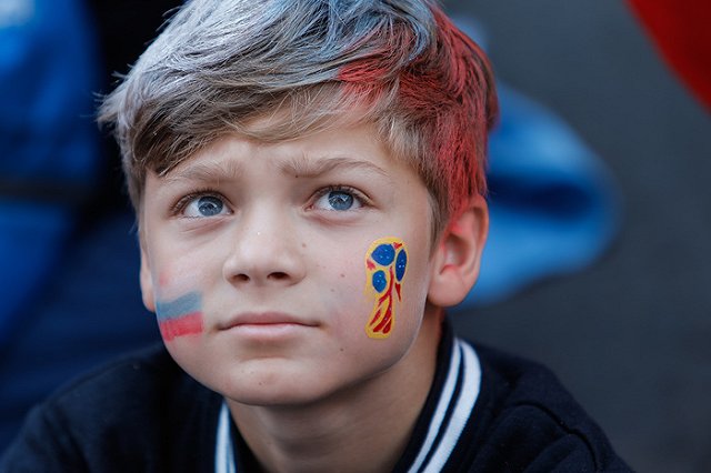 В фан-зоне в ЦПКиО болельщица упала в обморок