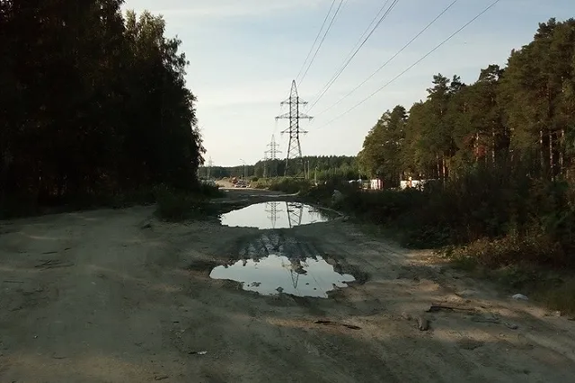 Жители Академического сбросились на ремонт дороги