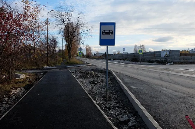 На опасных участках Полевского тракта появятся светофоры и надземный переход