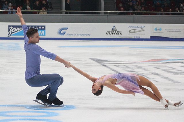 Российская пара выиграла короткую программу на КЧМ по фигурному катанию