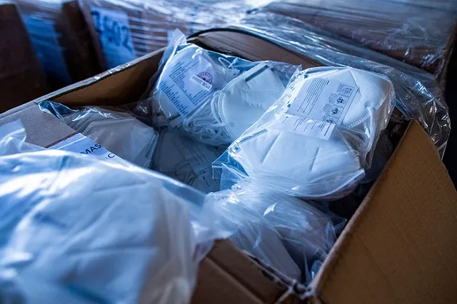 В Екатеринбурге оперативники задержали продавца нелегальной партии медицинских масок