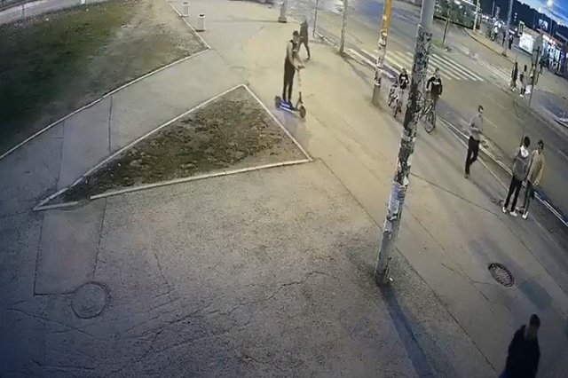В Екатеринбурге появился грабитель на электросамокате