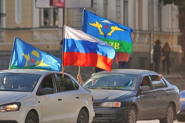 В Екатеринбурге депутата будут судить за шествие в День ВДВ