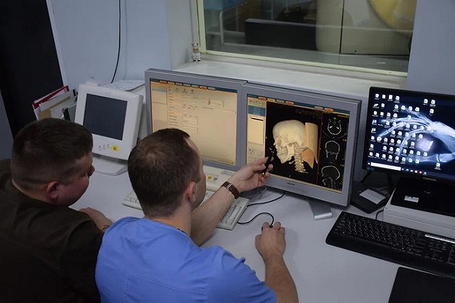 «Отсутствует понимание опасности». Врачи ДМБ №9 призвали родителей защитить детей от падения из окон