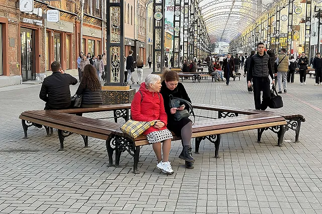 В Екатеринбурге попросили убрать лавочки с Вайнера, но оставить медиаэкран