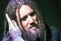 Гитарист Korn экстренно госпитализирован в Красноярске