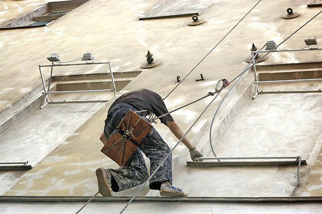 На Урале Фонд капремонта расторг договор с подрядчиком за срыв сроков ремонта