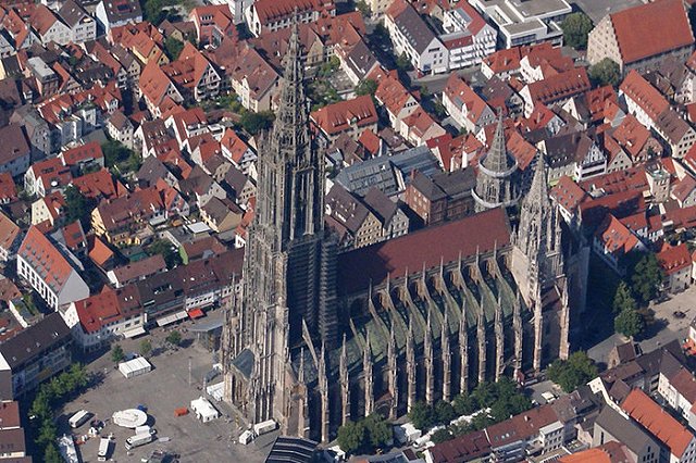 Ульмский собор оказался перед угрозой обрушения из-за некультурных прохожих