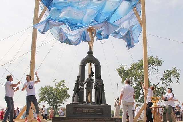 Андрею Тарковскому поставили памятник в Суздале