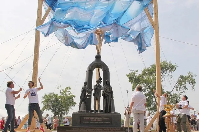 Андрею Тарковскому поставили памятник в Суздале
