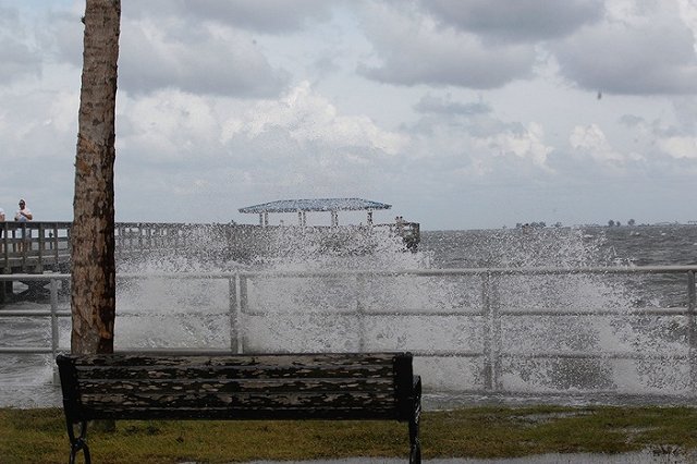 В США двое журналистов погибли при подготовке сюжета о шторме «Альберто»