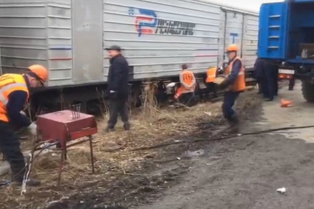 На Урале сошли с рельсов вагоны Pepsi