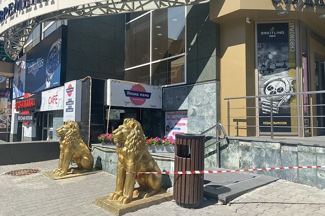 В Екатеринбурге в ресторане в центре города повару затянуло руку в машину для замешивания теста