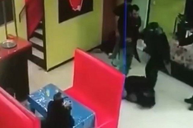 В Астрахани кавказцы жестоко избили девушек в кафе