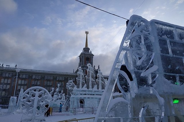 В мэрии Екатеринбурга признали, что автобусы редко ходят из-за нехватки водителей