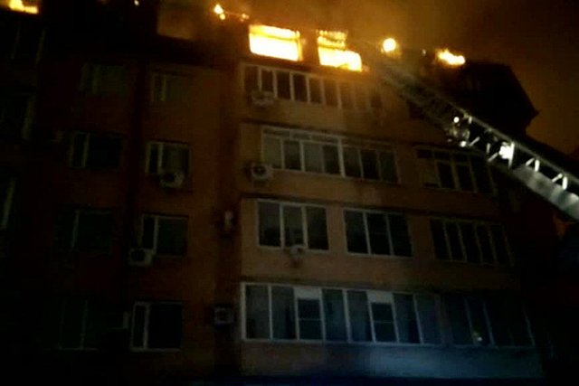 Единственный подозреваемый в поджоге краснодарской многоэтажки погиб при пожаре