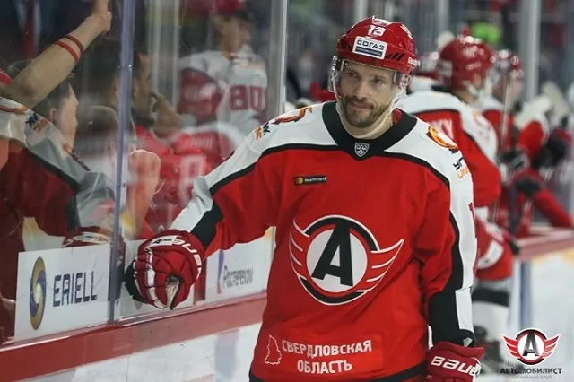 «Автомобилист» одержал уверенную победу над «Локомотивом»