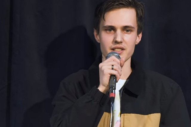 Стендап-комиком, шутившим про Путина, заинтересовалась полиция