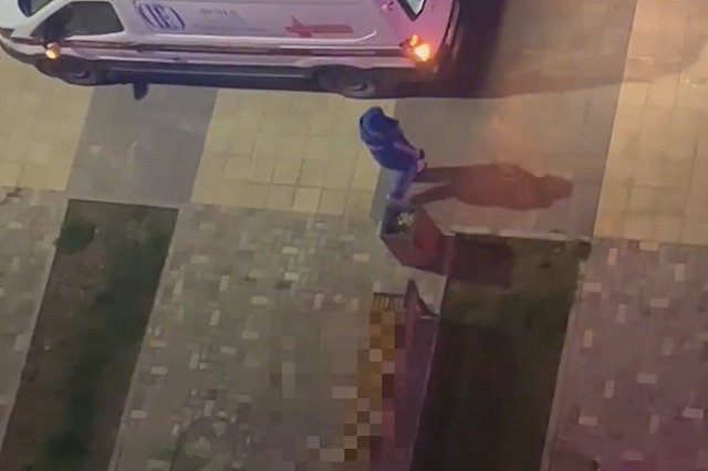 В Академическом из окна высотки выпал молодой человек