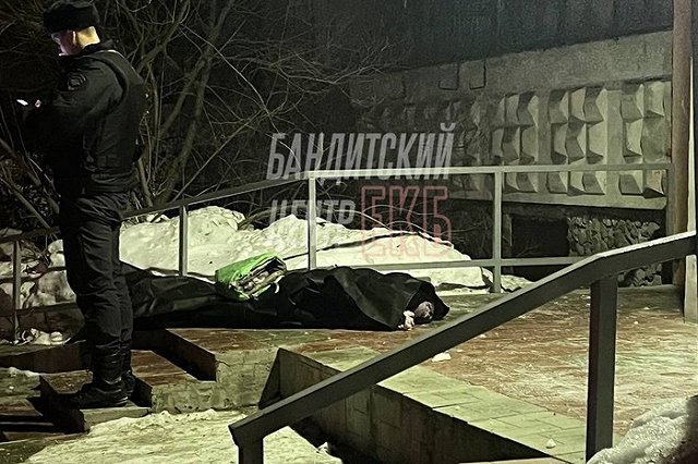 Екатеринбуржцы заявили, что на Луначарского умер мужчина