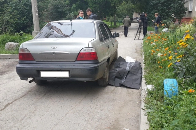 Молодой водитель задавил женщину во дворах на Уралмаше