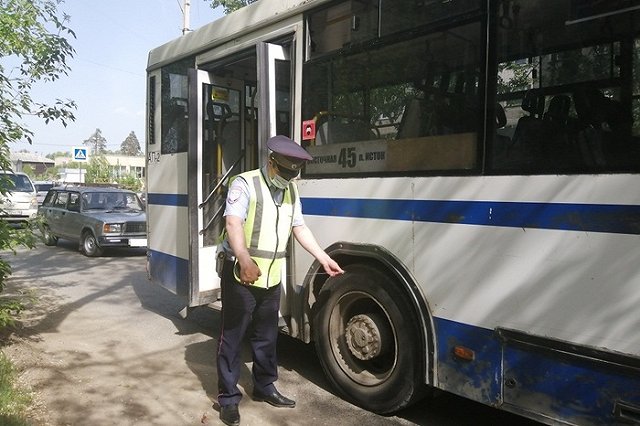 В Екатеринбурге 2-летний ребенок упал в автобусе и разбил голову