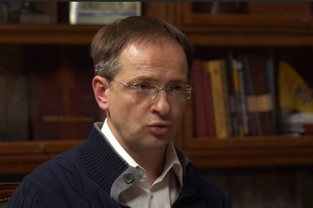 Мединский предложил ввести обязательные молитвы в школах