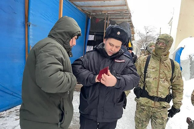 Итоги рейда: лишь каждый 23-й мигрант из проверенных полицией Екатеринбурга оказался нелегальным