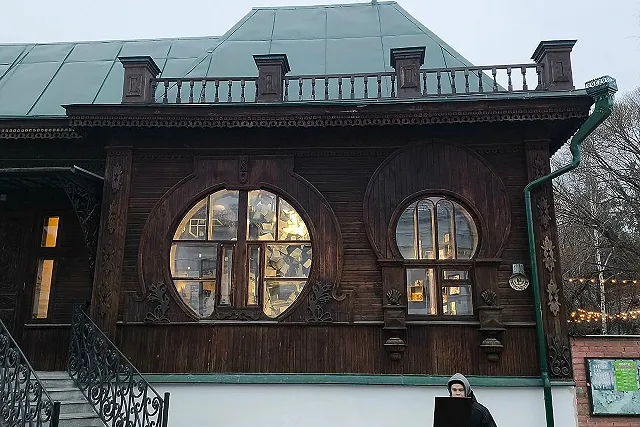 На фасады Екатеринбурга запретили самовольно устанавливать памятные доски