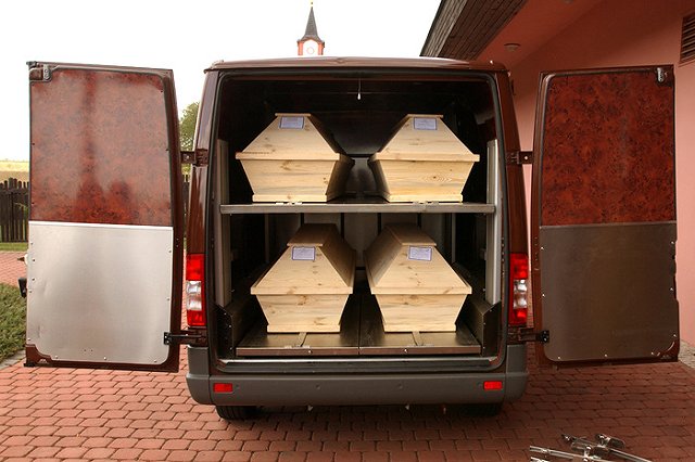 Житель Красноярского края зарезал гробовщика за предложение примерить гроб