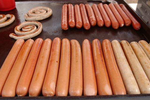 Вор на Камчатке украл и за сутки съел ящик сосисок