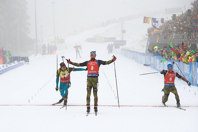Россияне остались без медалей в масс-старте на этапе Кубка мира по биатлону
