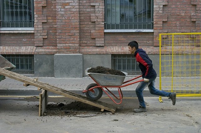 Сбербанк предупредил о наплыве мигрантов в Россию из-за роста экономики