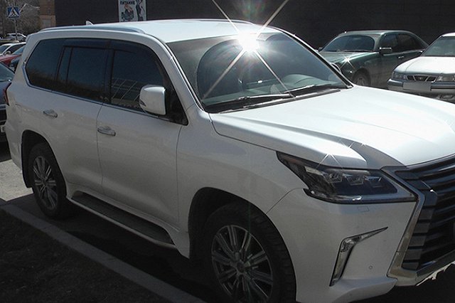 Строительная фирма лишилась люксового авто за долги