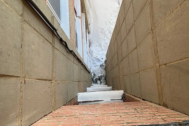 Свердловчанин убил приятеля, столкнув его из окна